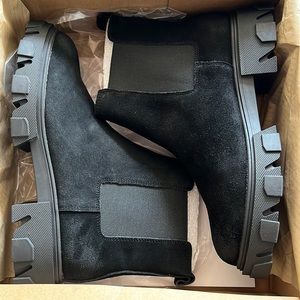 Urban Outfitters Suede Lug Boots Size 10 NEW NEVER WORN